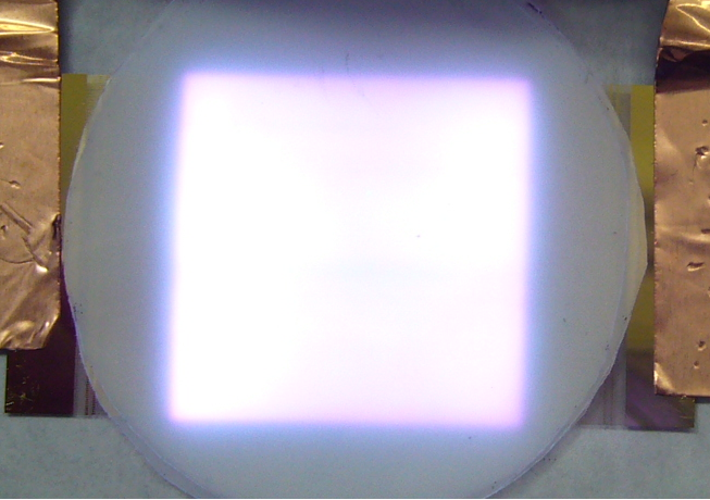 マイクロUV-LEDディスプレイ発光の様子！
